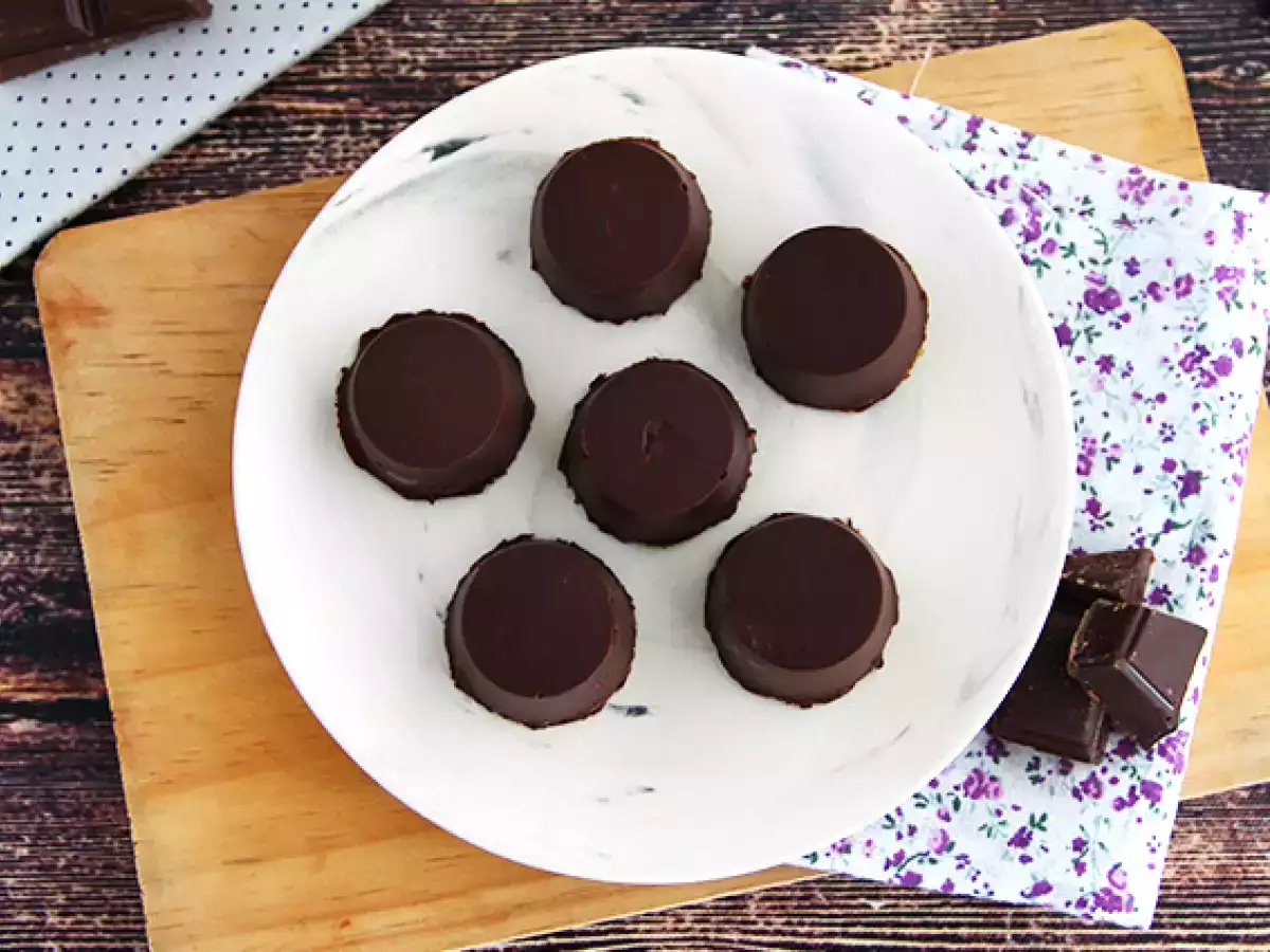 Fyldte chokolader med saltkaramel og mandler - foto 4