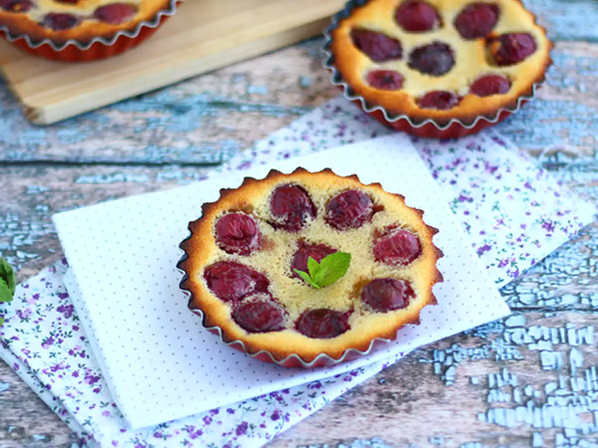 Glutenfri mini-clafoutis med kirsebær