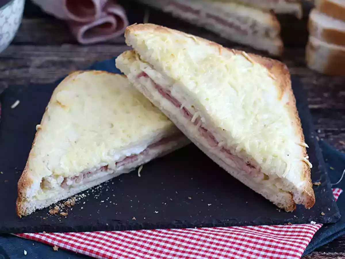 Gourmet-croque-monsieur med bechamelsauce