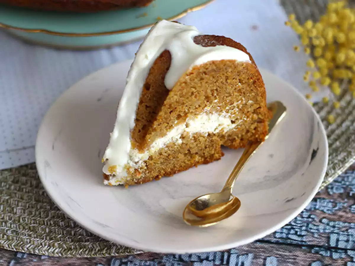 Gulerodskage med cheesecakefyld - foto 6
