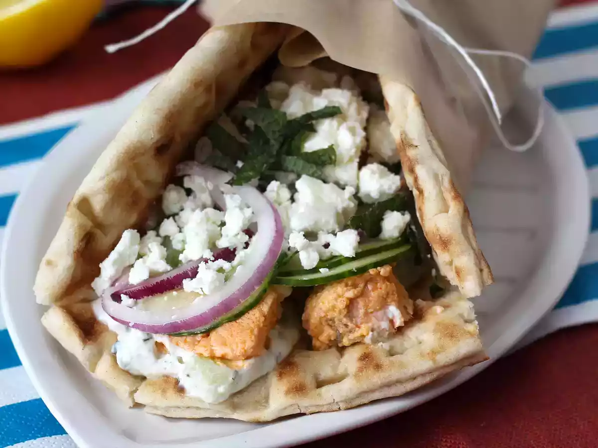 Gyros med laks, den perfekte græske fiskesandwich til sommeren! - foto 2
