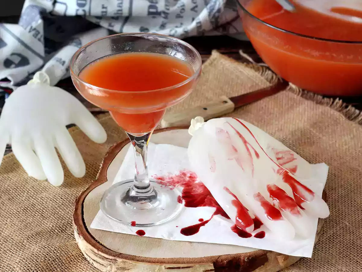 Halloween-cocktail med håndformede isterninger - nem vejledning! - foto 4