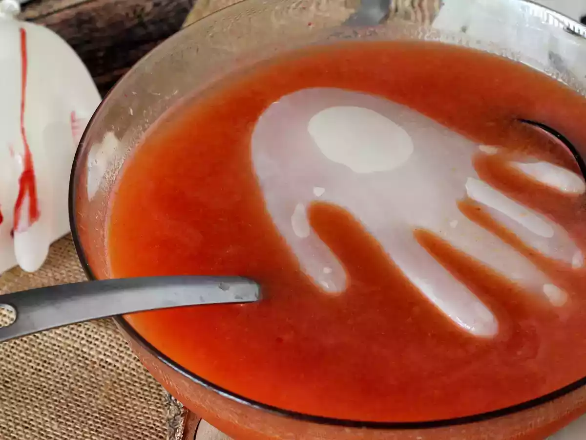 Halloween-cocktail med håndformede isterninger - nem vejledning! - foto 5