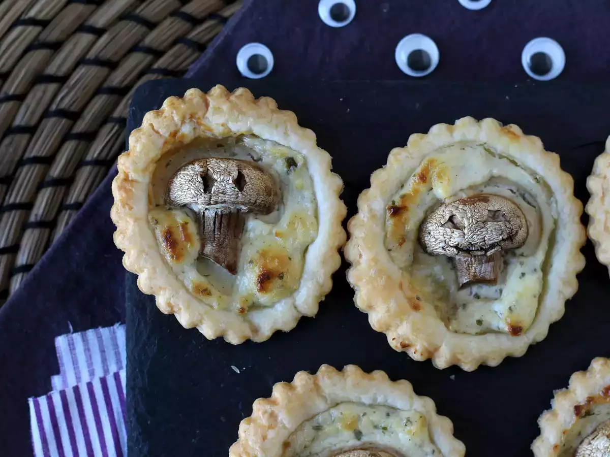 Halloween-tarteletter med champignon og hvidløgs- og krydderurteost - foto 2