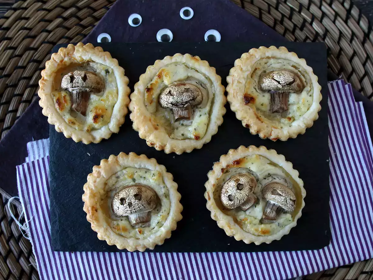 Halloween-tarteletter med champignon og hvidløgs- og krydderurteost - foto 4