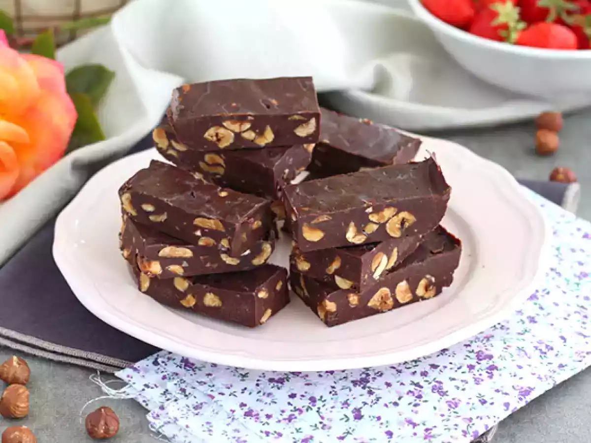 Hasselnøddefudge - Firkanter med chokolade og hasselnødder