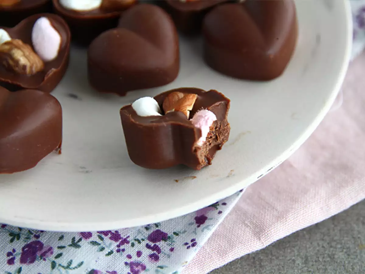 Hjemmelavede chokolader med skumfiduser og hasselnødder - foto 4