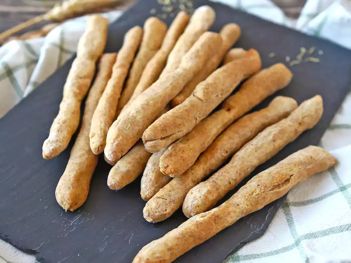 Hjemmelavede gressins med krydderurter: nemme at lave og super sprøde! - foto 5