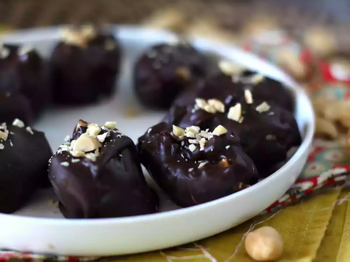 Hjemmelavede Snickers: dadler, jordnødder og chokolade - en sund snack uden tilsat sukker - foto 5
