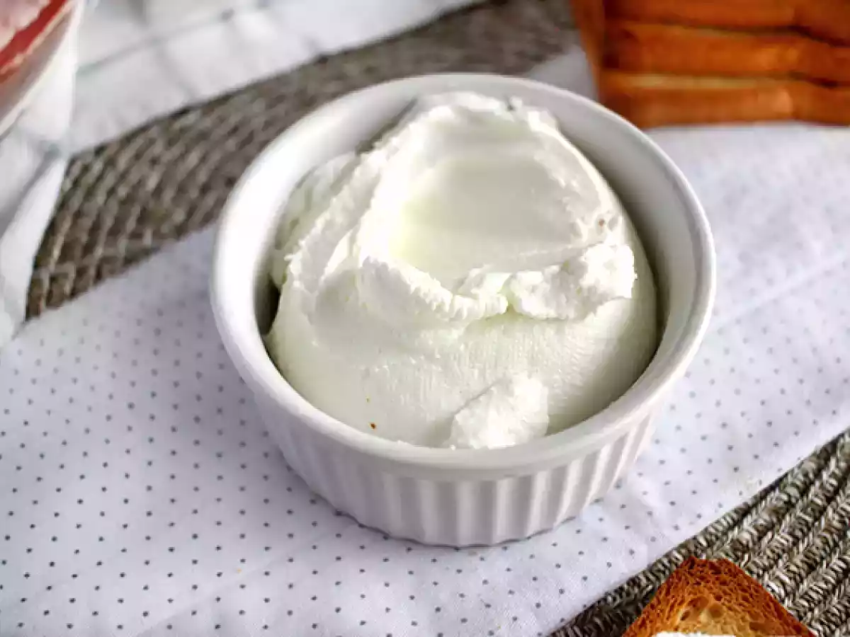Hjemmelavet flødeost (Philadelphia-type) med 2 ingredienser