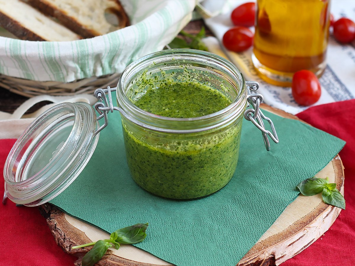 Hjemmelavet grøn pesto - pesto alla genovese - foto 2