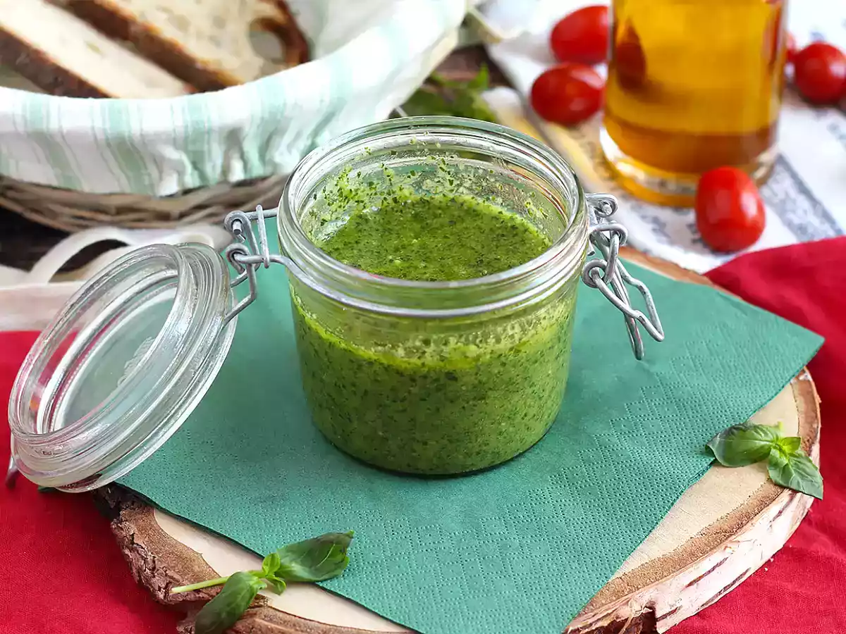 Hjemmelavet grøn pesto - pesto alla genovese - foto 2