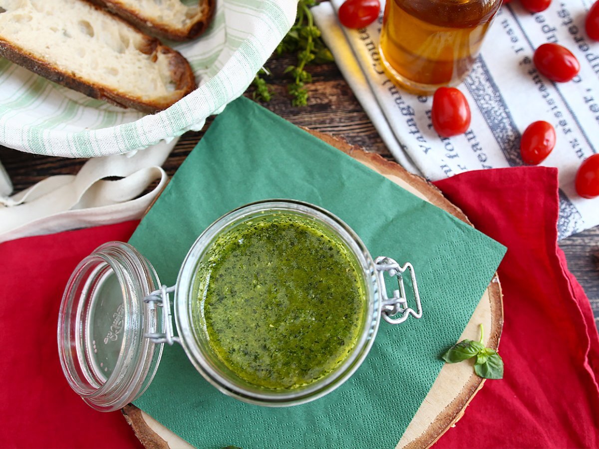 Hjemmelavet grøn pesto - pesto alla genovese - foto 4