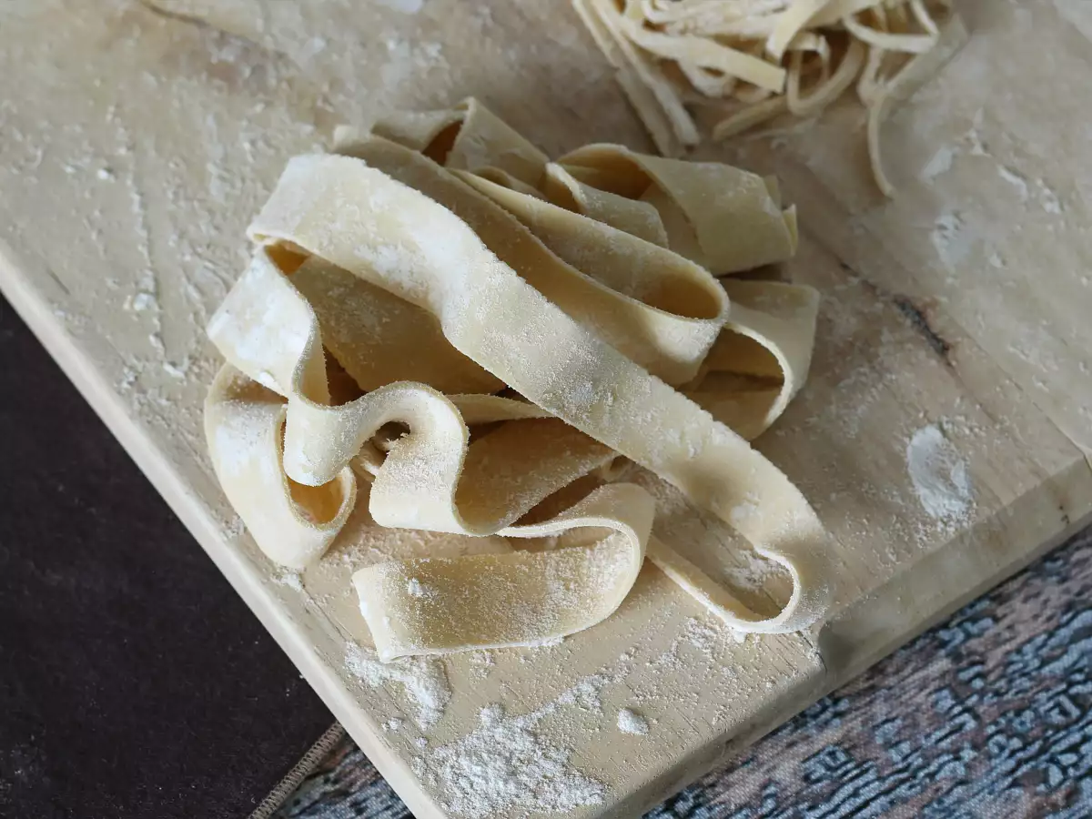 Hjemmelavet pappardelle med æg: opskrift trin for trin - foto 5