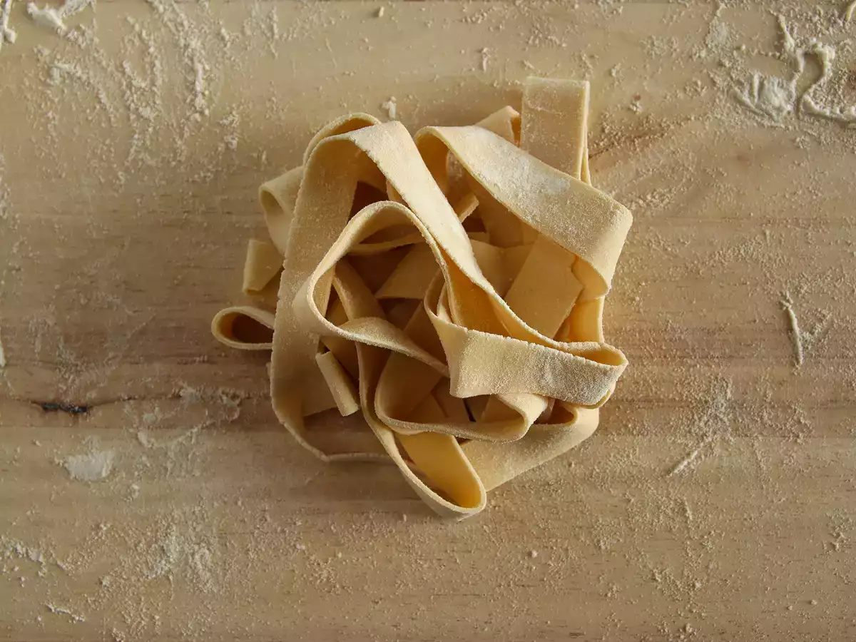 Hjemmelavet pappardelle med æg: opskrift trin for trin - foto 6