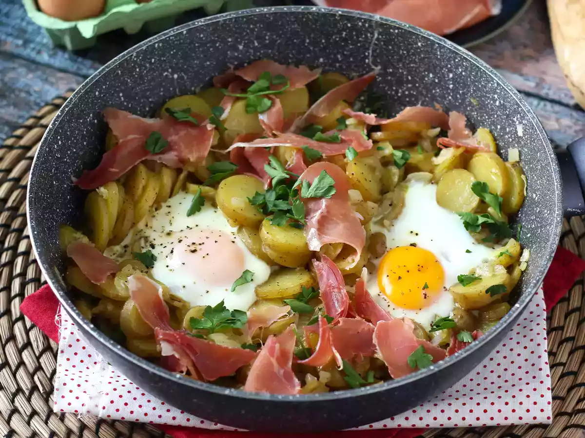 Huevos rotos, den supernemme spanske opskrift baseret på kartofler og æg - foto 3