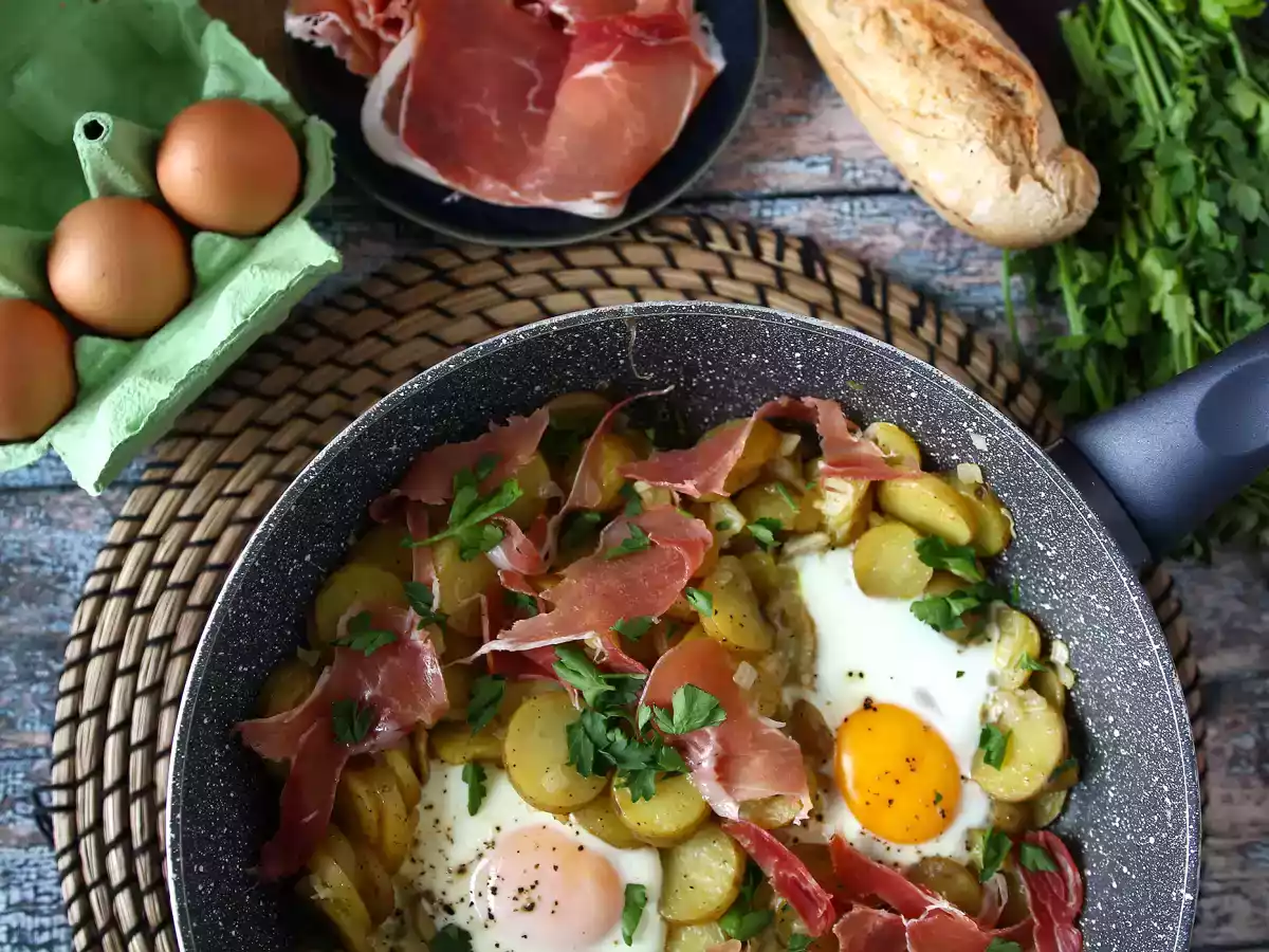 Huevos rotos, den supernemme spanske opskrift baseret på kartofler og æg - foto 4