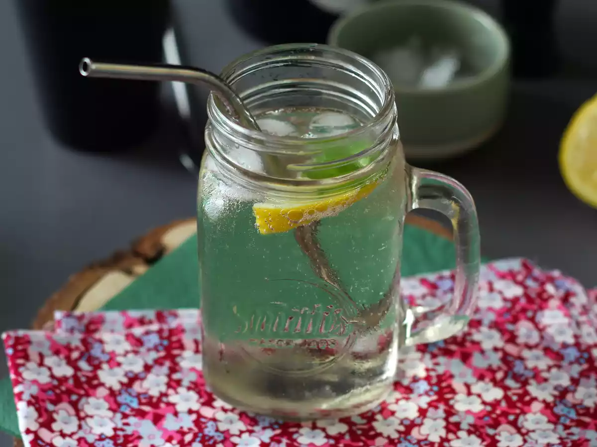 Hugo Spritz med hyldeblomstsirup, en frisk og sød cocktail - foto 4