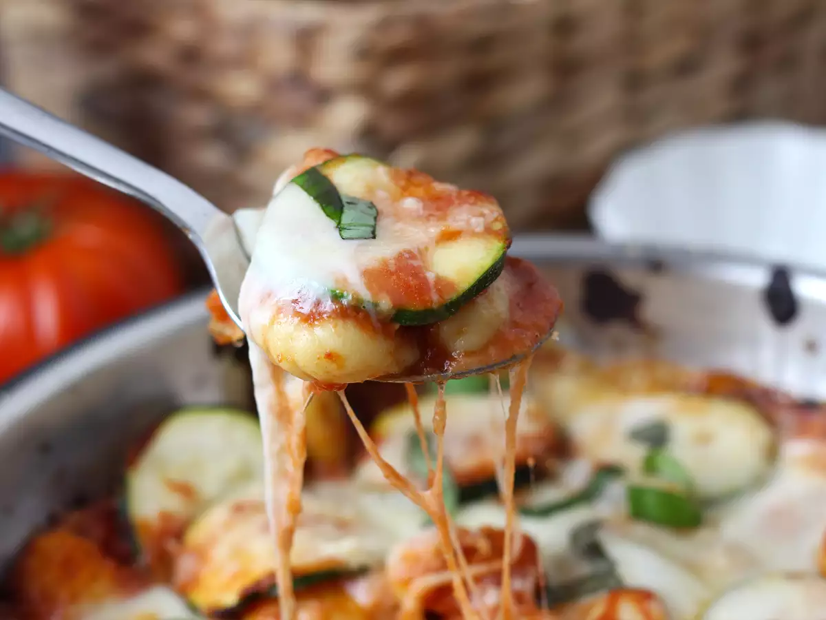 Hurtig opskrift på gratin med gnocchi, courgette og mozzarella - foto 3