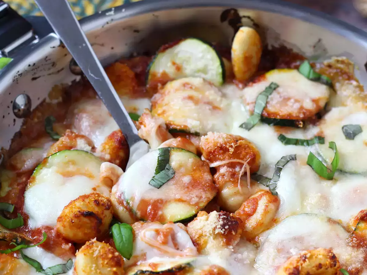 Hurtig opskrift på gratin med gnocchi, courgette og mozzarella - foto 4