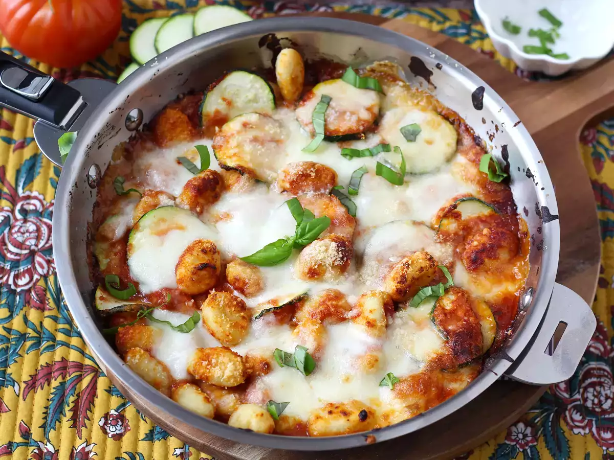 Hurtig opskrift på gratin med gnocchi, courgette og mozzarella - foto 8