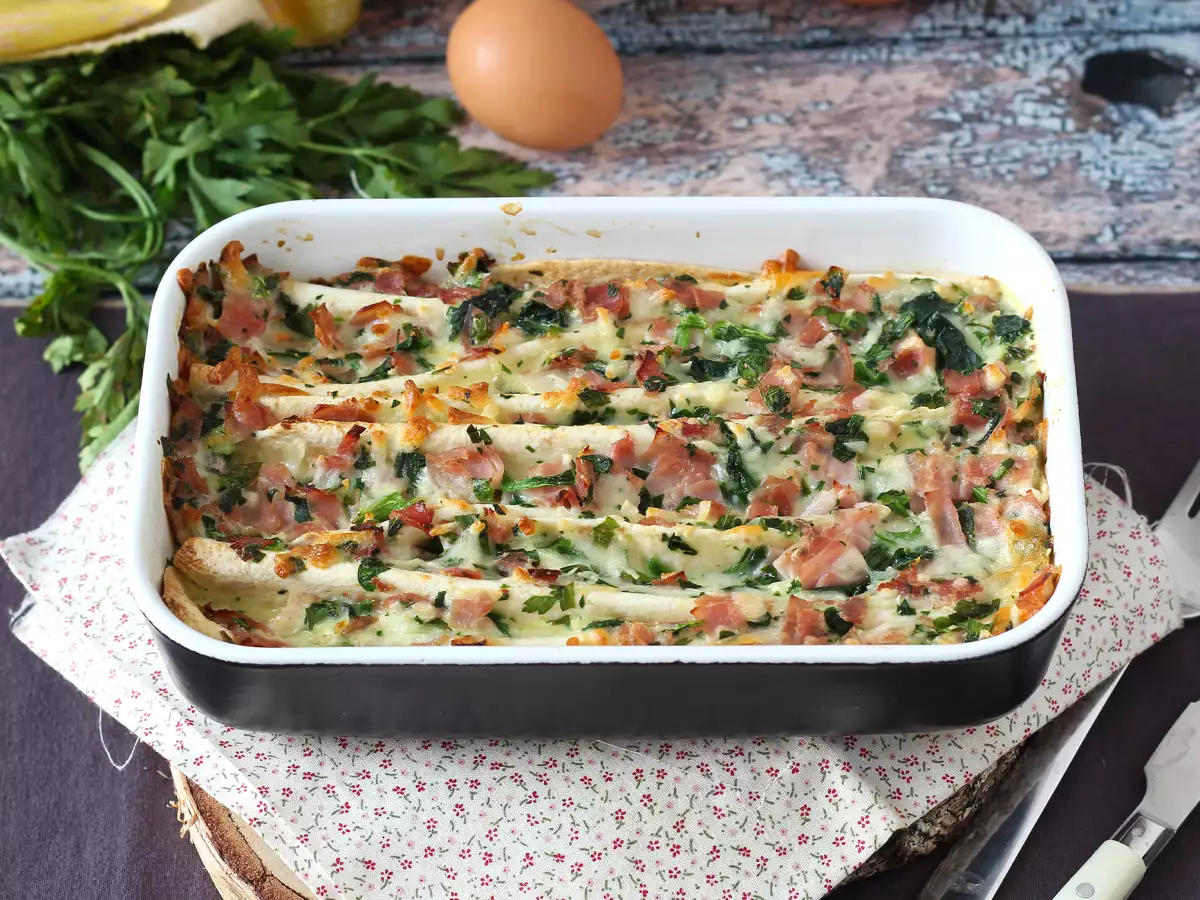 Hvad kan man lave med tortillas? Skinke-, spinat- og mozzarellagratin i crinkle cake-stil