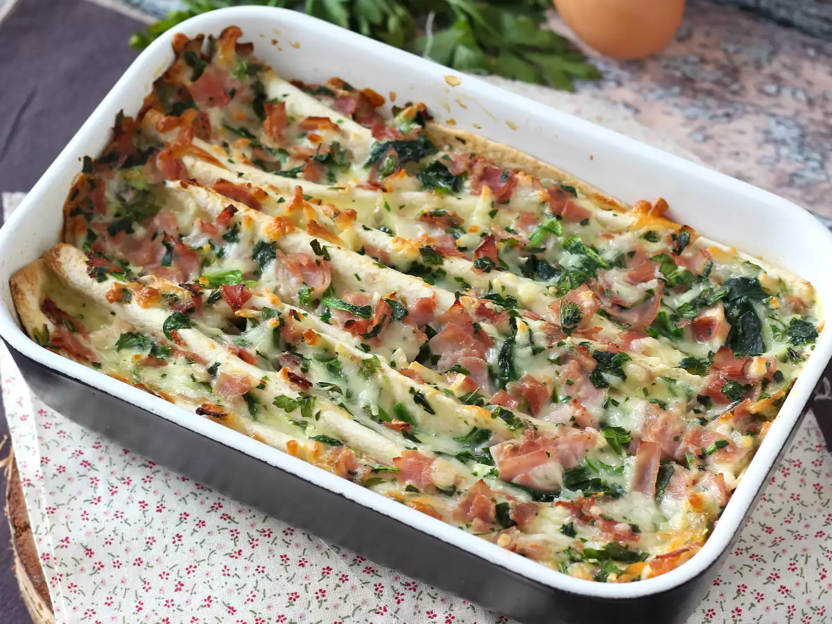 Hvad kan man lave med tortillas? Skinke-, spinat- og mozzarellagratin i crinkle cake-stil - foto 3