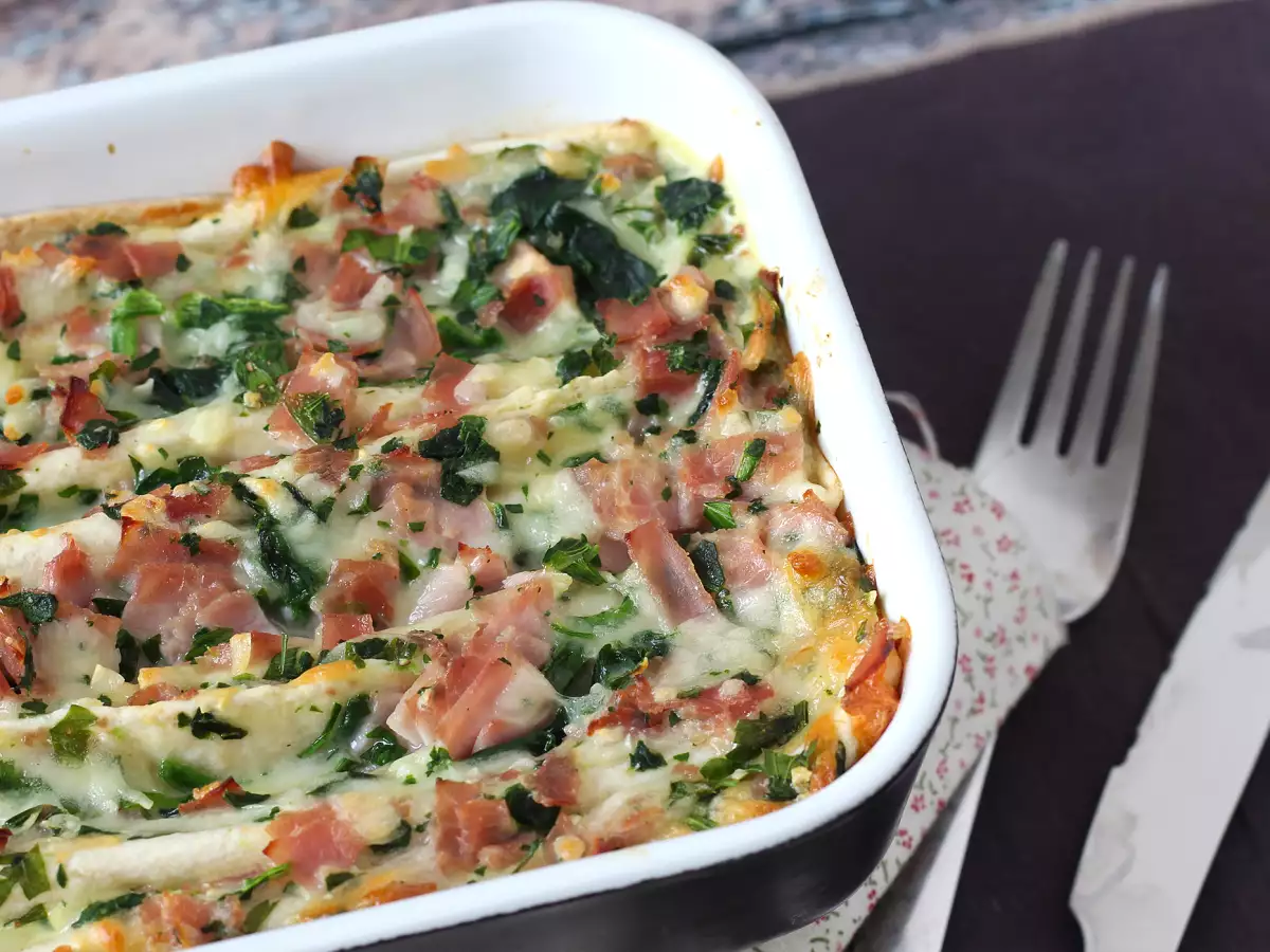 Hvad kan man lave med tortillas? Skinke-, spinat- og mozzarellagratin i crinkle cake-stil - foto 9