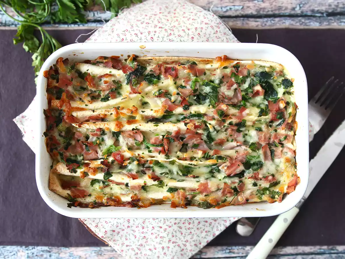 Hvad man kan gøre med tortillas Skinke-, spinat- og mozzarellagratin i kransekagestil - foto 5