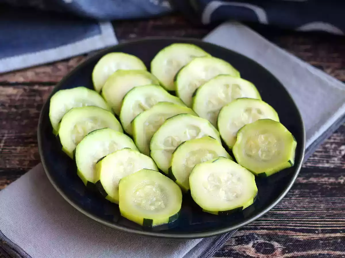 Hvordan damper jeg courgetter?
