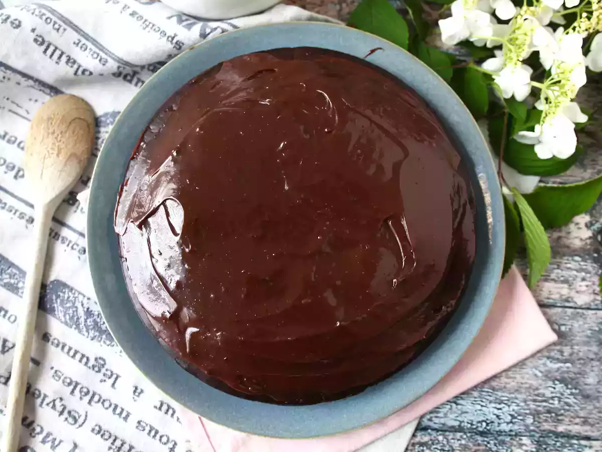 Hvordan laver man brigadeiro-glasur til kager? - foto 4