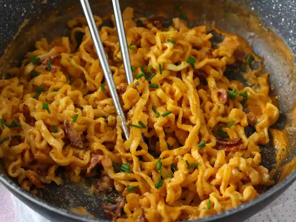 Hvordan laver man Buldak-nudler med carbonara-smag? Den bedste opskrift! - foto 2