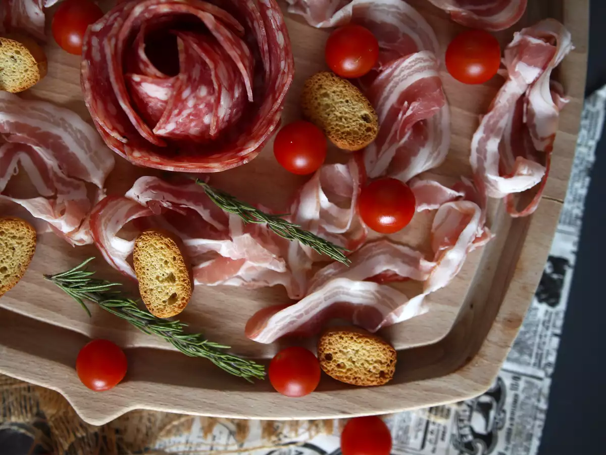 Hvordan laver man et charcuterifad? Fold charcuteriskiverne til en rose! - foto 6