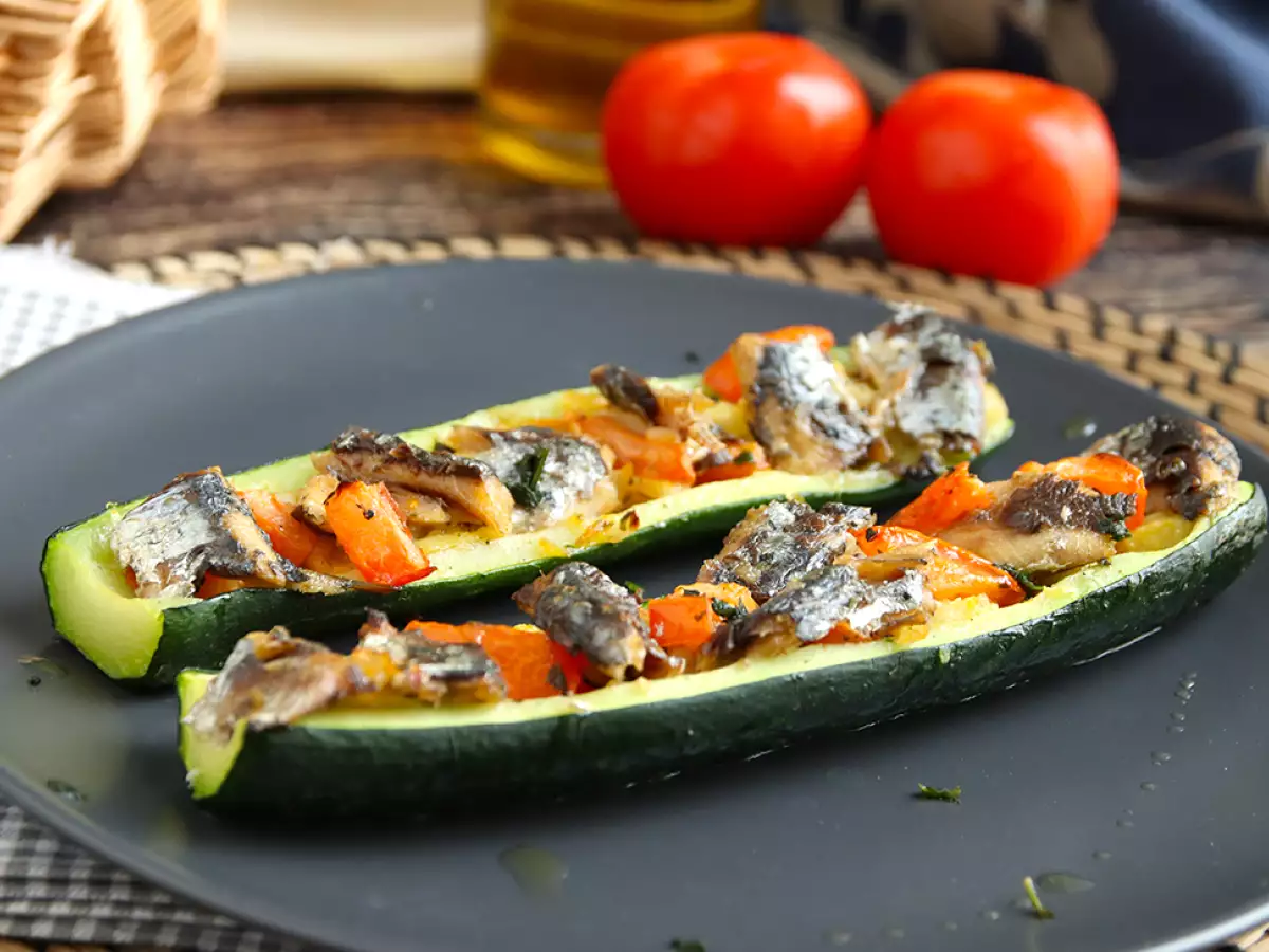 Hvordan laver man fyldte courgetter med sardiner?
