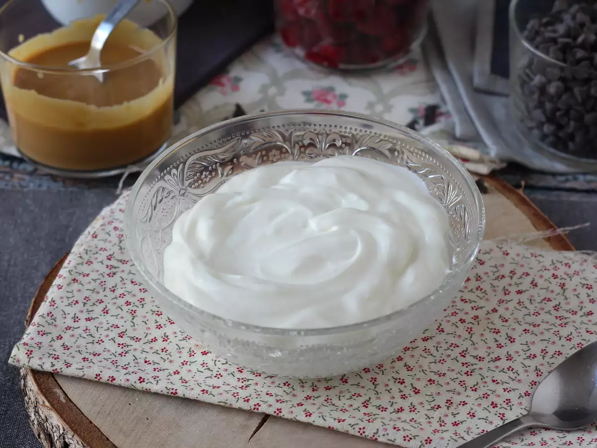 Hvordan laver man hjemmelavet skyr? En nem og billig opskrift!
