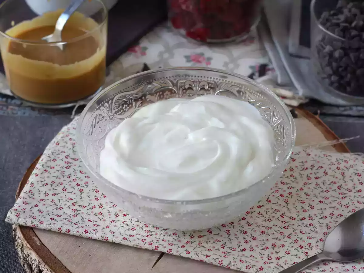 Hvordan laver man hjemmelavet skyr? En nem og økonomisk opskrift!