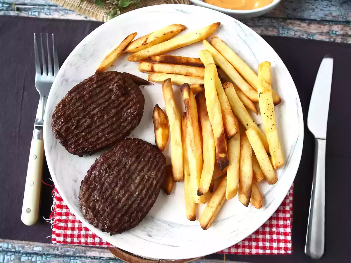 Hvordan tilbereder man en hakkebøf i Air Fryer? - foto 4