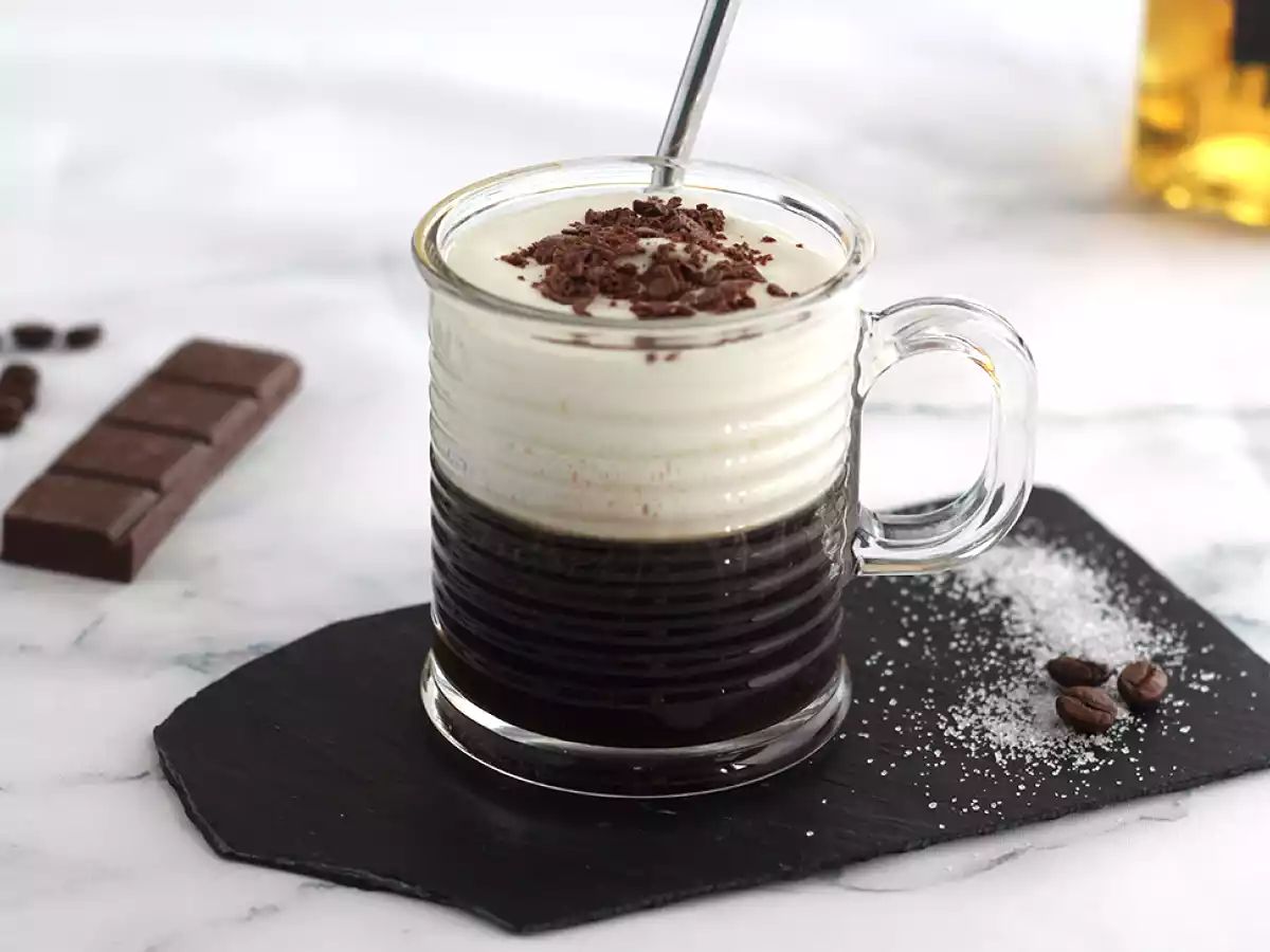 Irish Coffee (kaffe med whisky og flødeskum) - foto 4