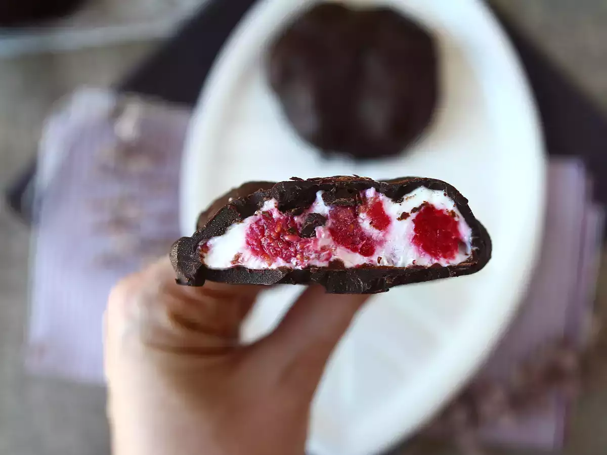 Is med skyr, hindbær og chokolade. Den sunde snack til solrige dage! - foto 2