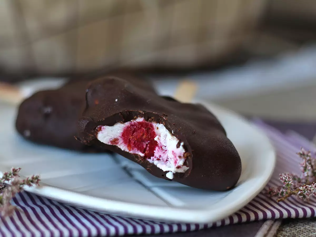 Is med skyr, hindbær og chokolade. Den sunde snack til solrige dage! - foto 3