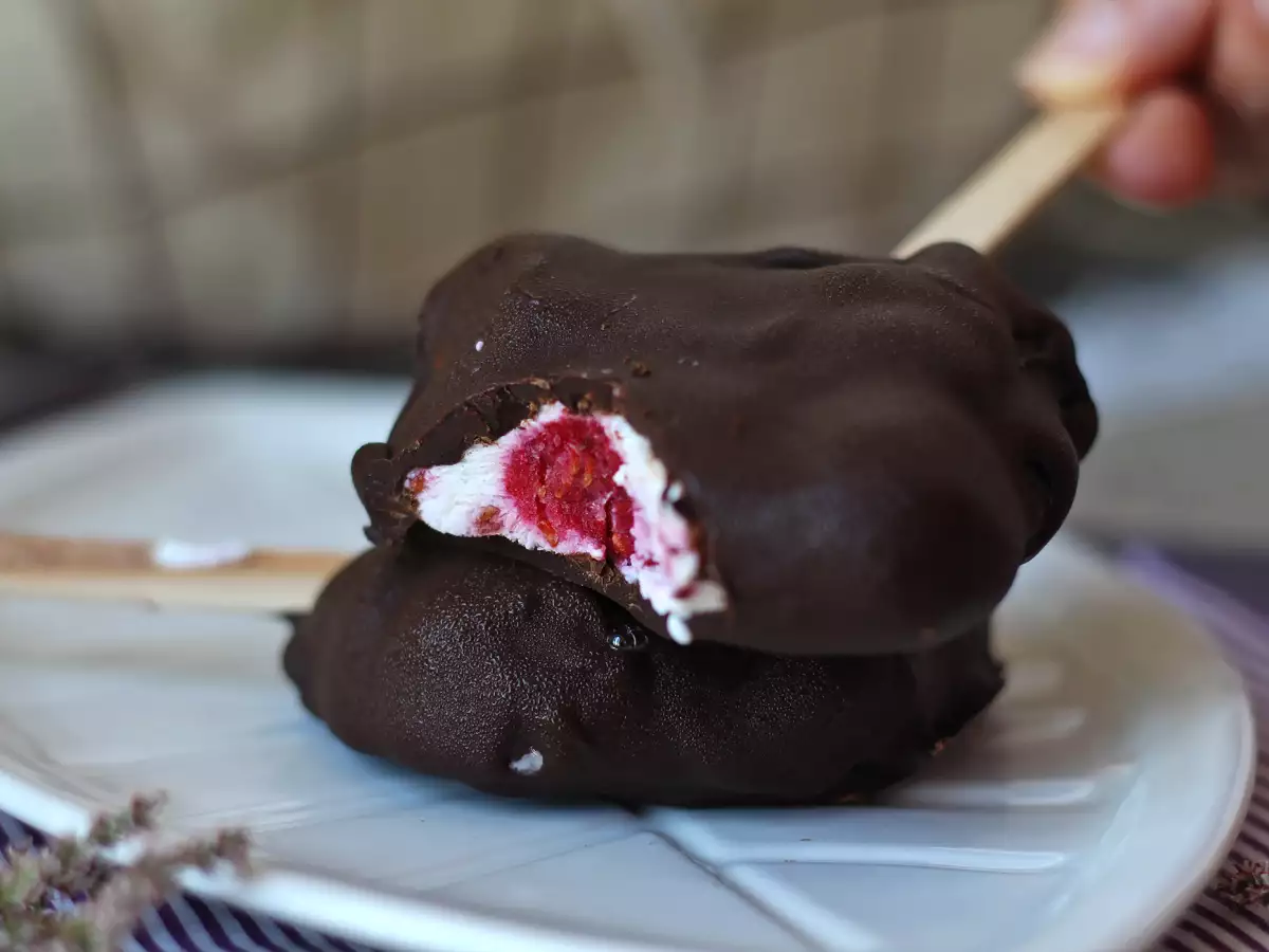 Is med skyr, hindbær og chokolade. Den sunde snack til solrige dage! - foto 7