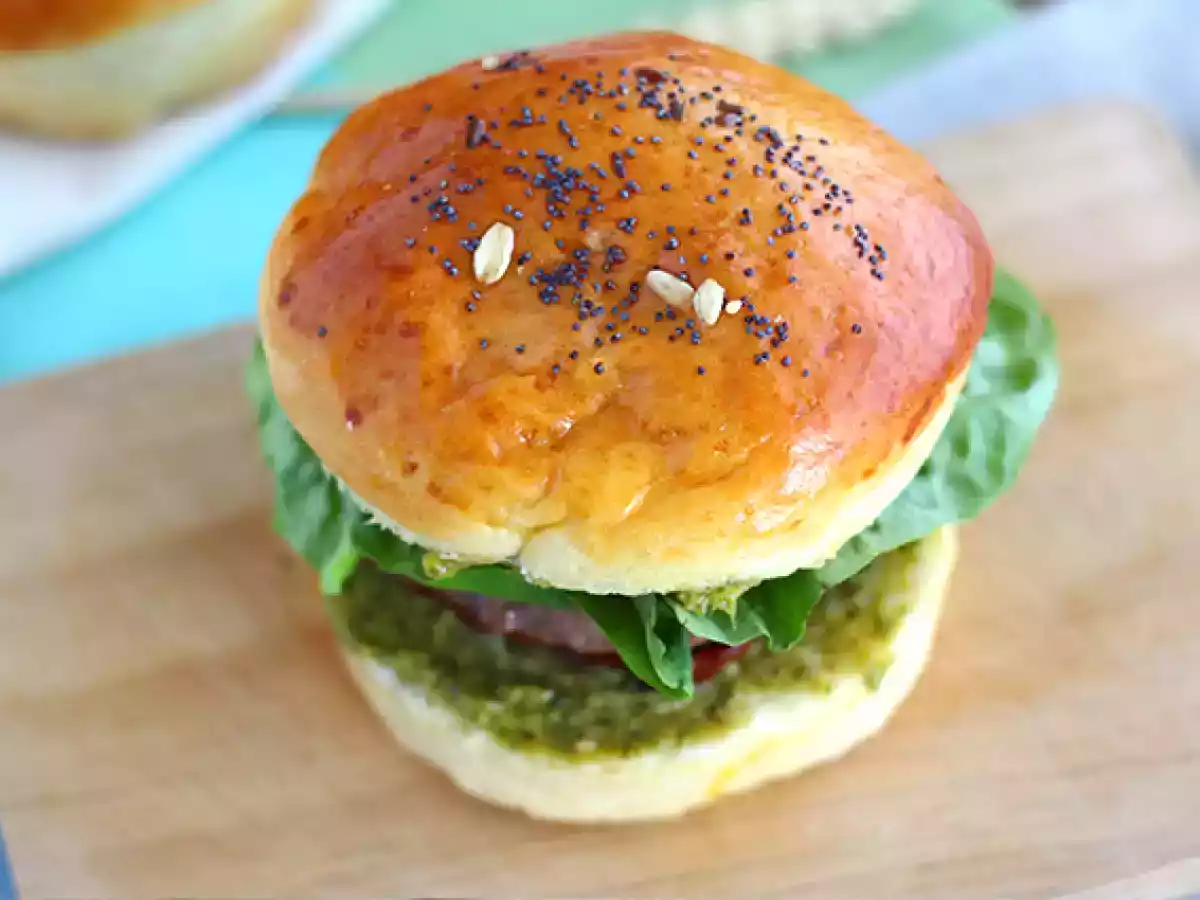 Italiensk burger: pestosauce, soltørrede tomater, mozzarella - foto 5
