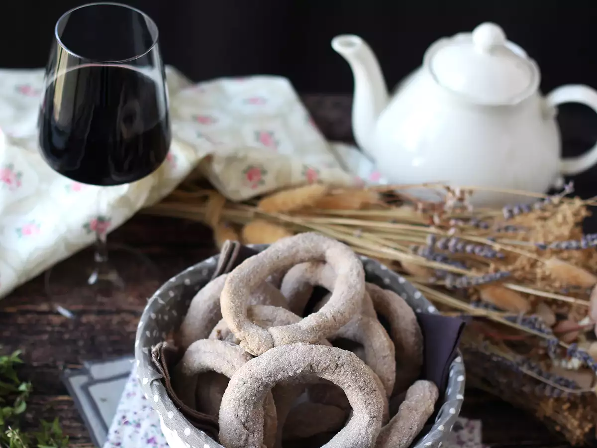 Italienske vinkranse med rødvin – bedstemors opskrift, alle bør kende! - foto 2