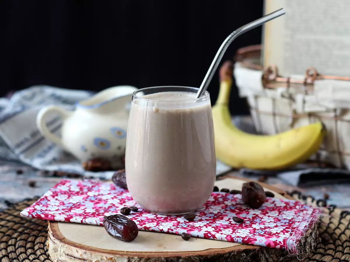 Kaffe- og dadelsmoothie, der vækker dig! - foto 3