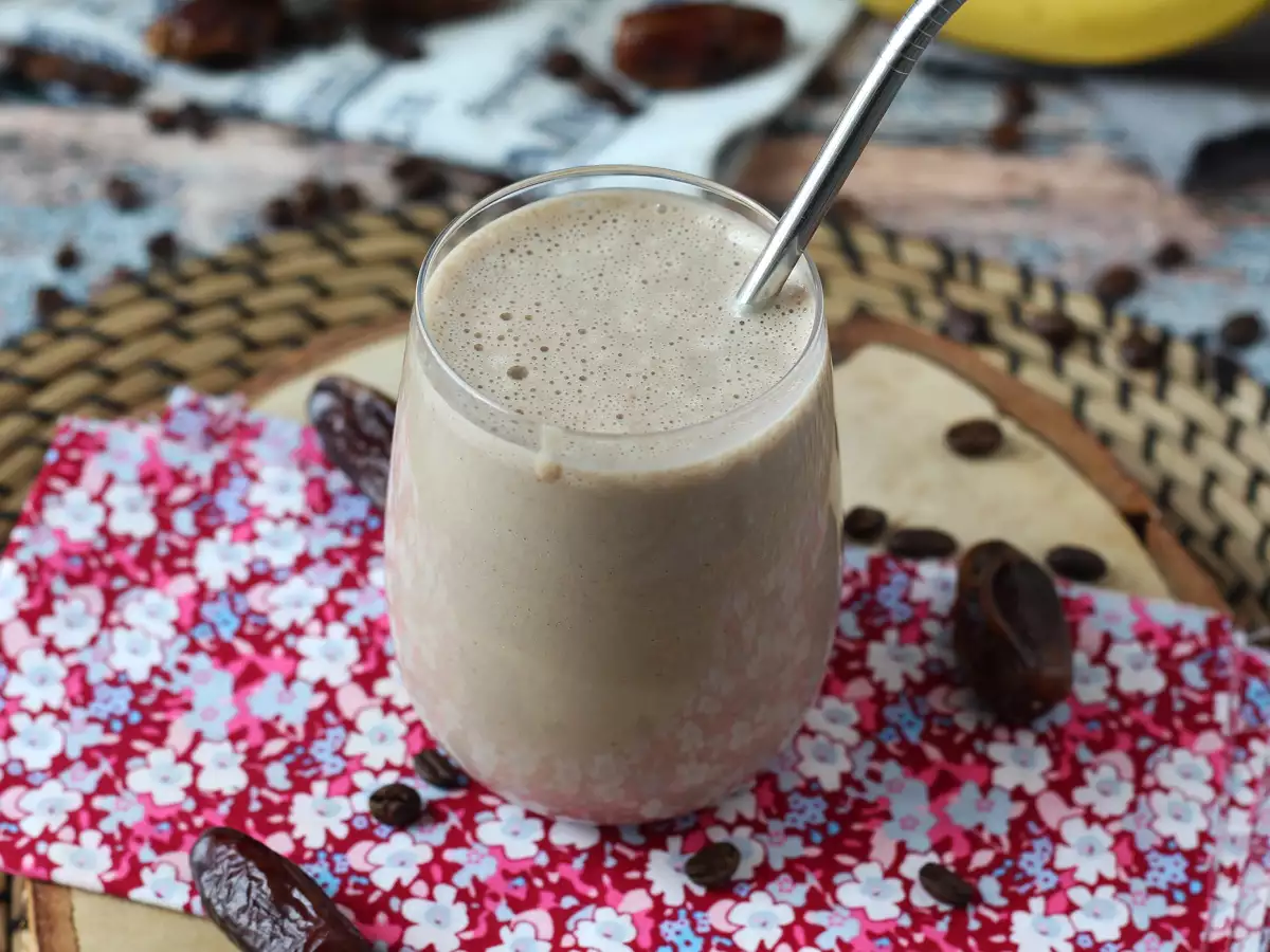 Kaffe- og dadelsmoothie, der vækker dig! - foto 4
