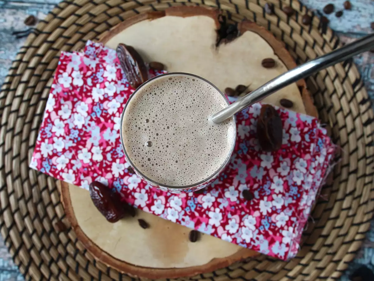 Kaffe- og dadelsmoothie, der vækker dig! - foto 5