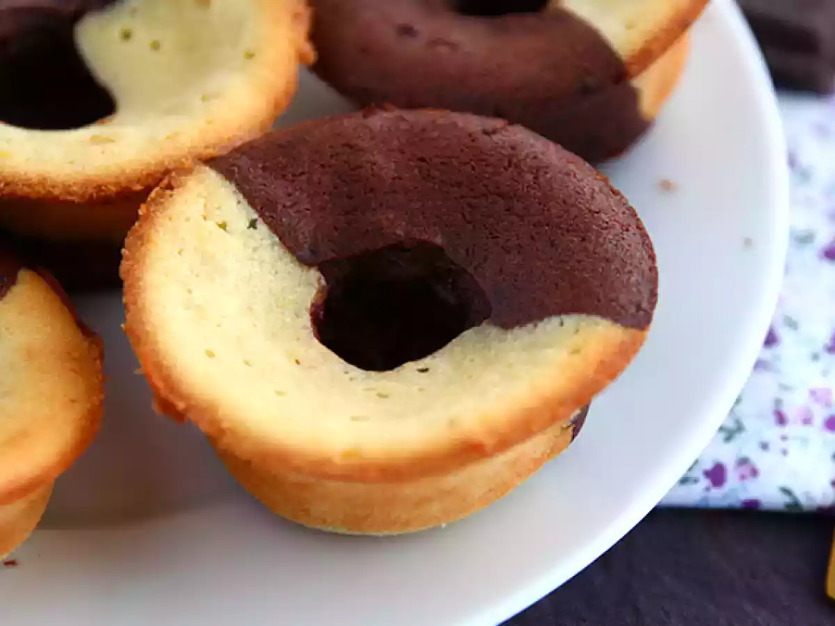 Kage med dobbelt smag af chokolade/vanilje og chokolade i midten - foto 2