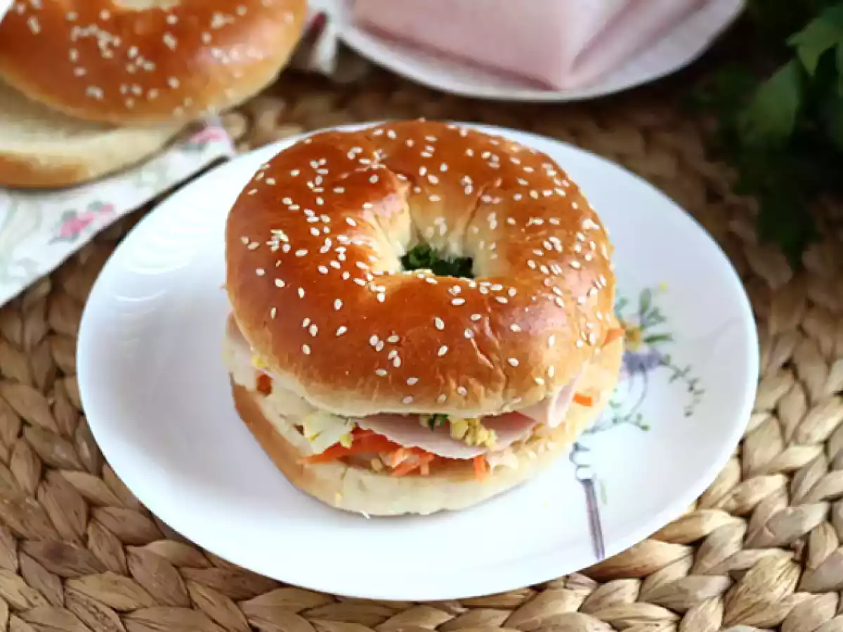 Kalkunbagelsandwich, coleslaw, hårdkogt æg - foto 2