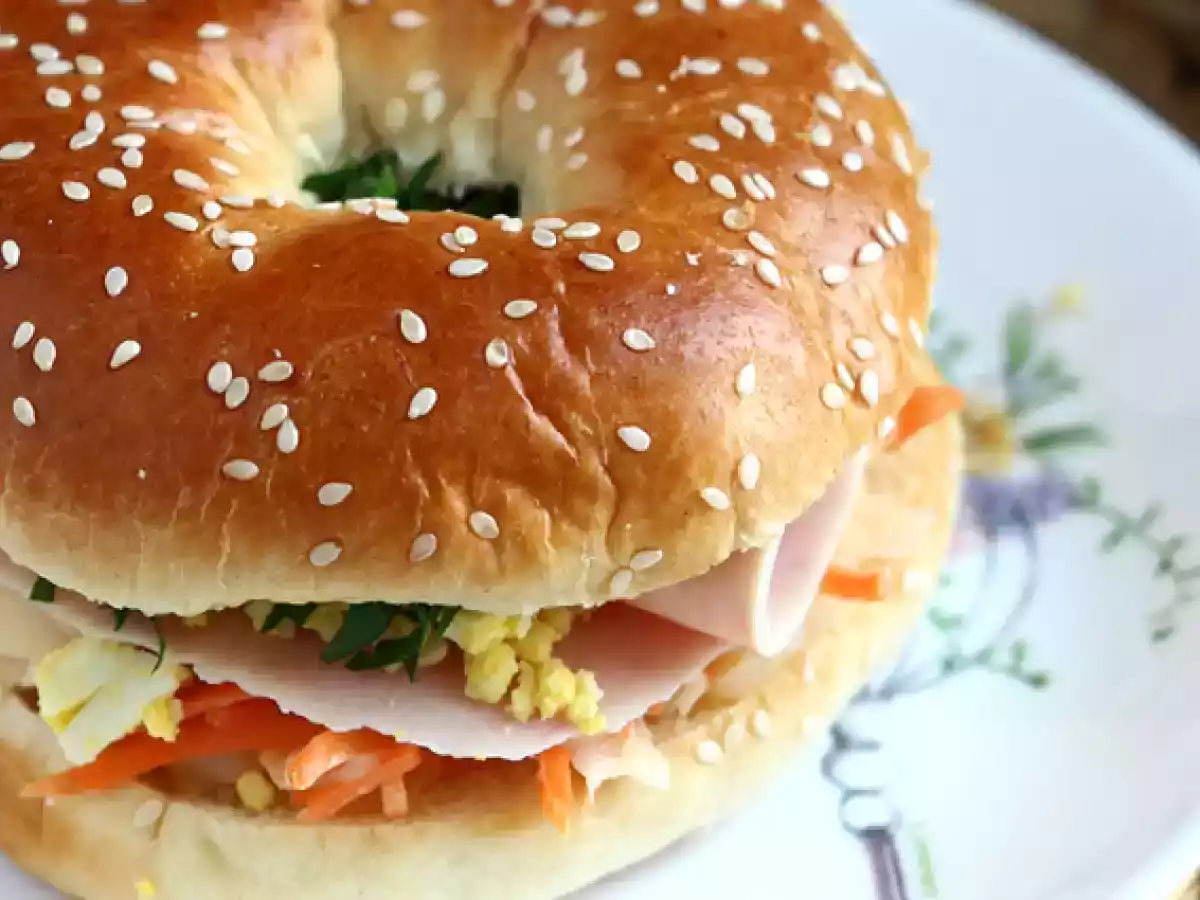 Kalkunbagelsandwich, coleslaw, hårdkogt æg - foto 3