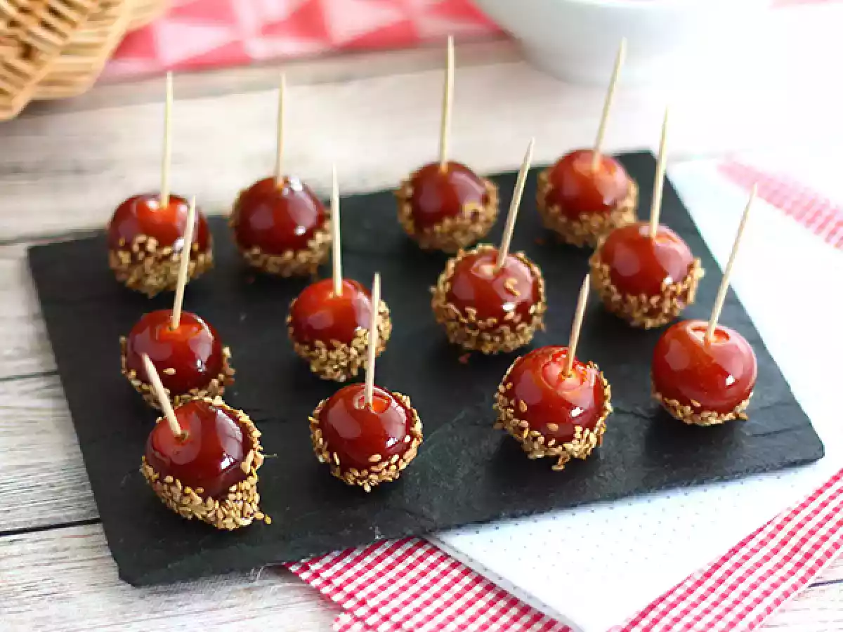 Karamelliserede cherrytomater med sesamfrø eller kærlighedstomater